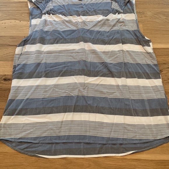 Old Navy Sleeveless V-Neck Striped Blouse White Blue & Gray Woman’s L - Picture 3 of 13